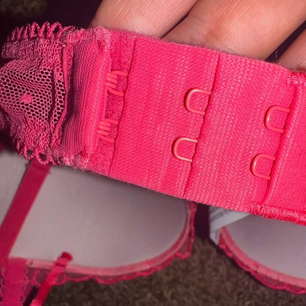 PINK Victoria's Secret Pink Heart Lace Bra - Picture 6 of 8